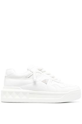 Sneakers firma in nappa bianco avorio con borchie romane Valentino Garavani | 5Y2S0G37XTM0BO